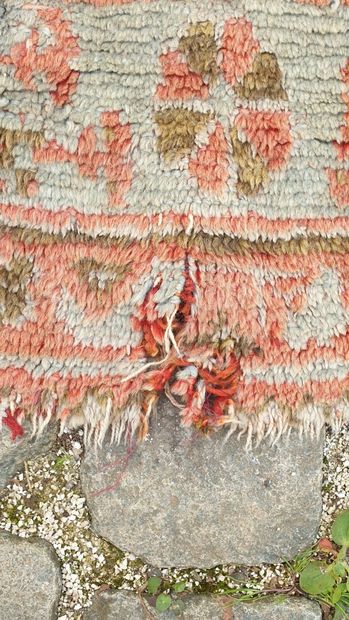 SMYRNE

Square carpet on red background

3,12...