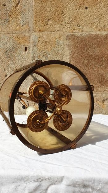 Lanterne à quatre lumières, style Louis XVI.

H.55,...