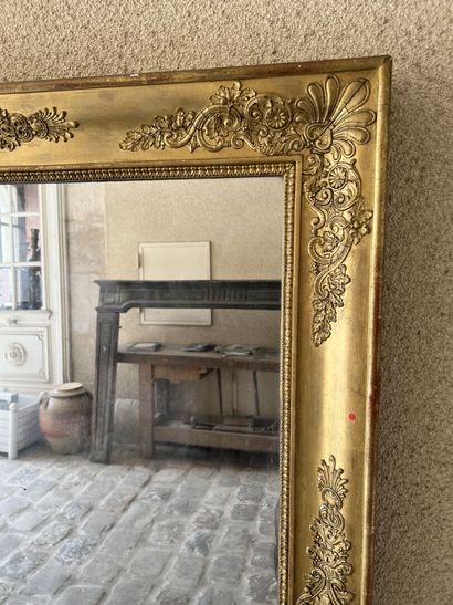 Trumeau en bois sculpté et doré, XIXe siècle....