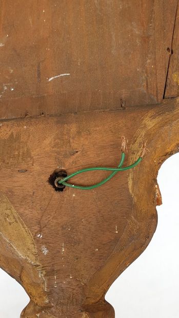 Une paire d'appliques en bois doré, Italie...