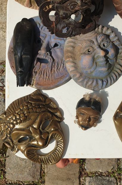 MANNETTE of masks in carved wood and gilded...