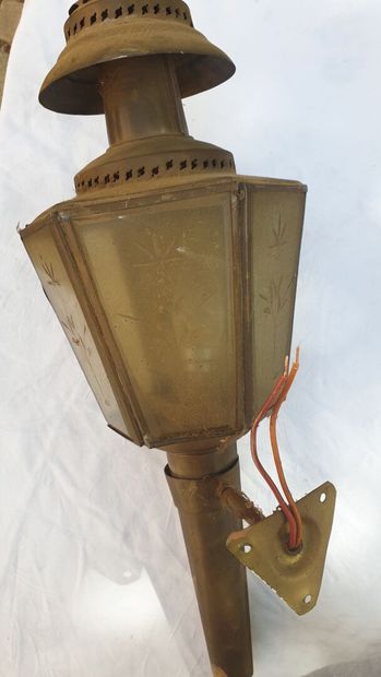 Trois lanternes XIXe siècle.

H.45 cm

H.50...
