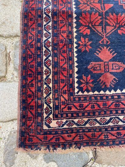 Yacibedir carpet, XXth century.

Blue background.

187...