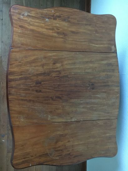 Table travailleuse en acajou et placage d'acajou,...