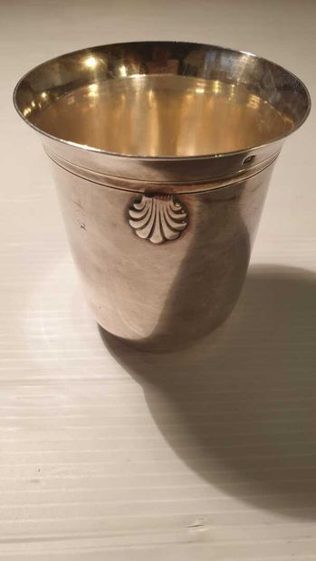 Lot of five silver goblets.

Three silver...
