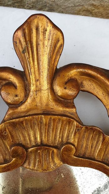 Une paire d'appliques en bois doré, Italie...