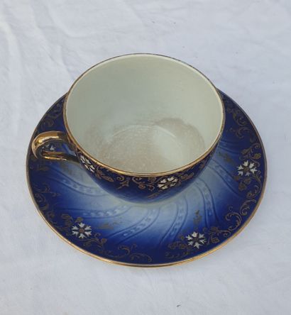 MANNETTE including :

A pair of decanters,...