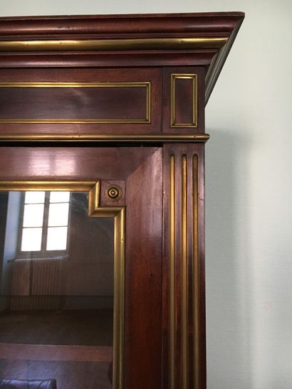 Mahogany and mahogany veneer showcase in...