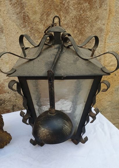 MANNETTE de bougeoirs, une lampe pigeon,...