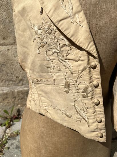Gilet d'enfant, XVIIIème siècle 



Acci...