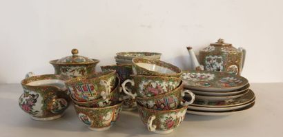 CHINA, 19th century

Part of a Canton porcelain...