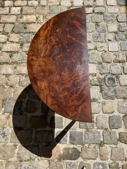 Table demi-lune en acajou et placage d'acajou,...