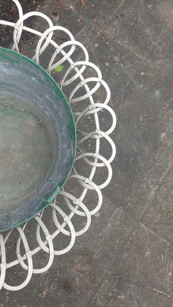 Planter with its tray

H. 46, D. 48 cm