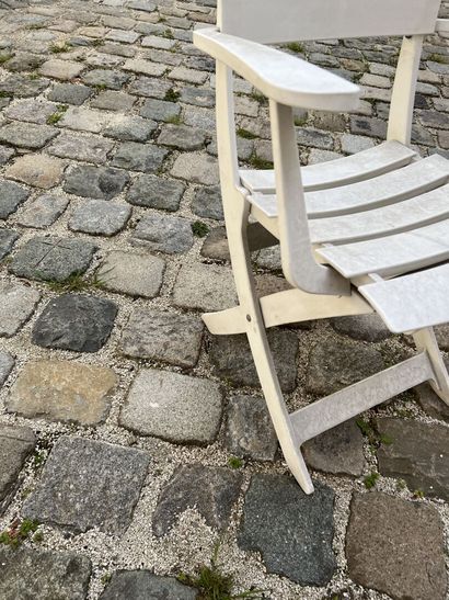 Pair of wrought iron garden armchairs

H.86,...