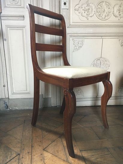 Set of two chairs and a stool 

- H. 84,...