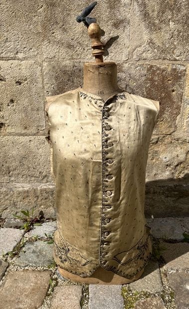 Gilet d'enfant, XVIIIe siècle

Couleur c...