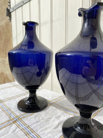 Pair of blue glass medicine jars, XIXth century.

They...