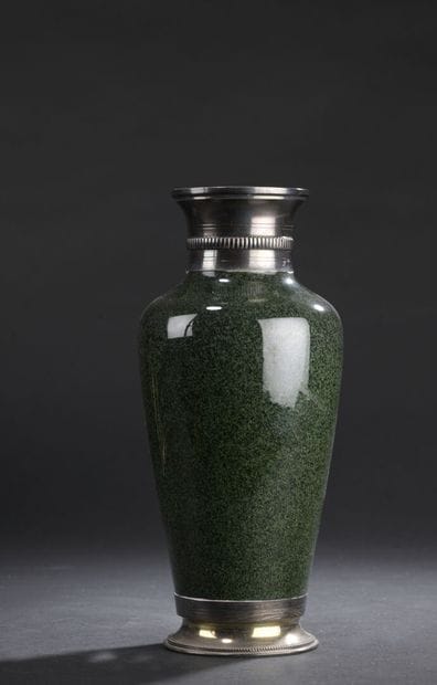 
SEVRES, début XXe siècle




Lampe formée...