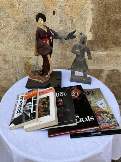MANNETTE of books on China and Japan