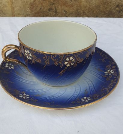 MANNETTE including :

A pair of decanters,...