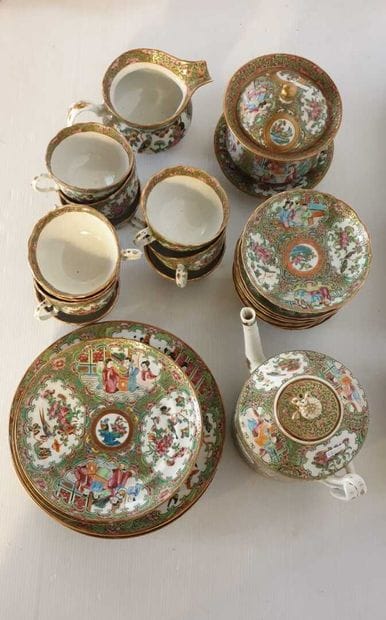 CHINA, 19th century

Part of a Canton porcelain...