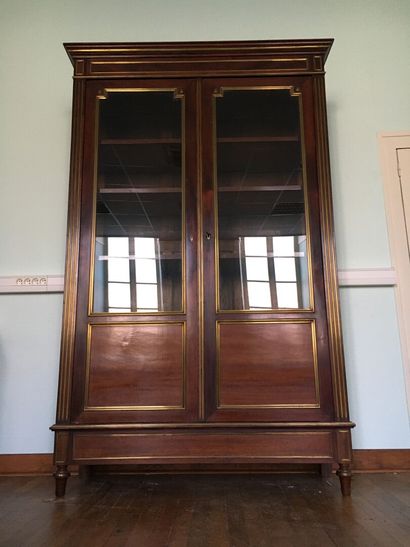 Mahogany and mahogany veneer showcase in...