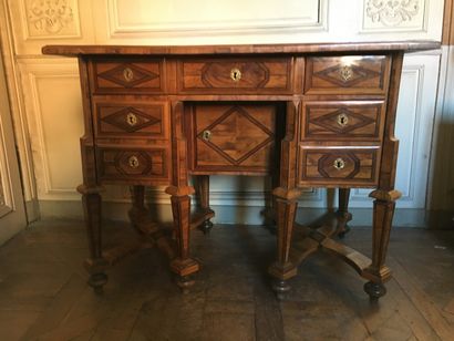 Bureau Mazarin en placage de bois fruitier,...