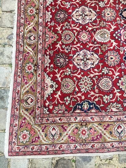 PERSIA XXth century

Wool carpet with reserve...