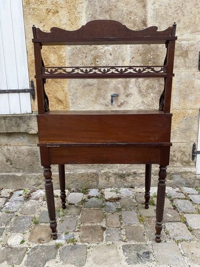 Bonheur du jour en acajou et placage d'acajou....