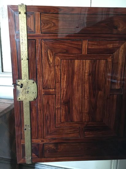 
Cabinet en placage de bois de violette et...