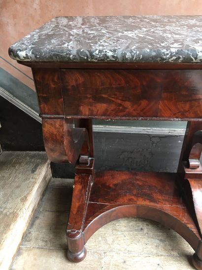 Petite console d'époque Restauration

En...