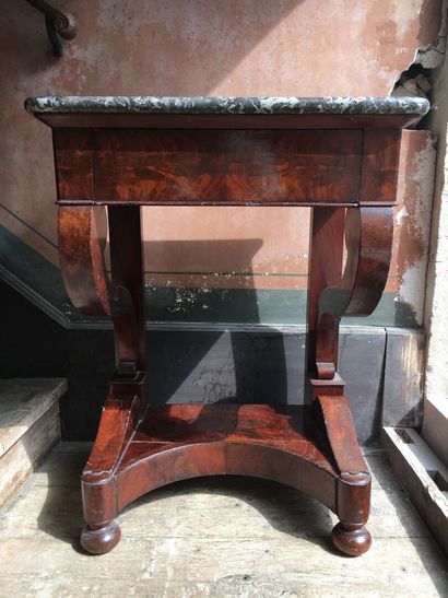 Petite console d'époque Restauration

En...