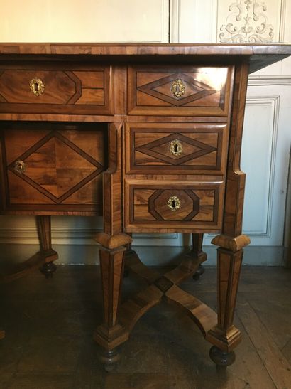 Bureau Mazarin en placage de bois fruitier,...
