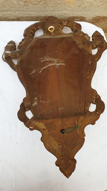 Une paire d'appliques en bois doré, Italie...