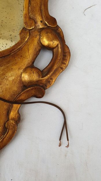 Une paire d'appliques en bois doré, Italie...
