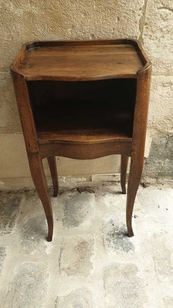 Table de chevet en chêne, d'époque Louis...