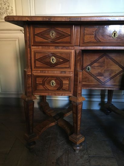 Bureau Mazarin en placage de bois fruitier,...