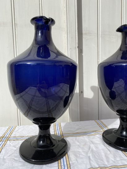 Pair of blue glass medicine jars, XIXth century.

They...