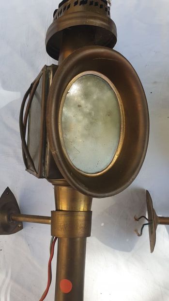 Trois lanternes XIXe siècle.

H.45 cm

H.50...