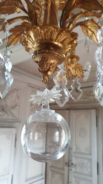Lustre en cristal et bronze doré 

A décor...