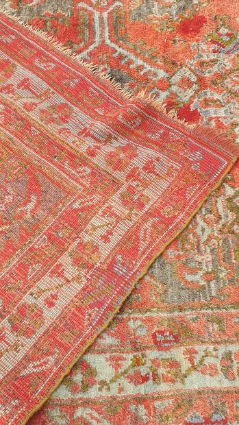 SMYRNE

Square carpet on red background

3,12...