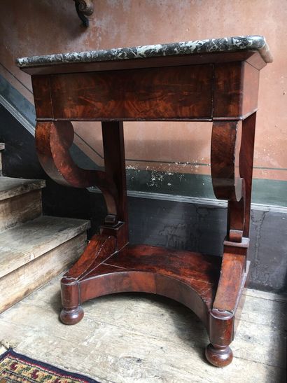 Petite console d'époque Restauration

En...