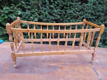 Doll's bed in natural wood, 20th century

H....