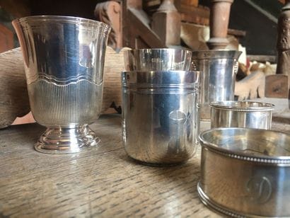 Lot of five silver goblets.

Three silver...