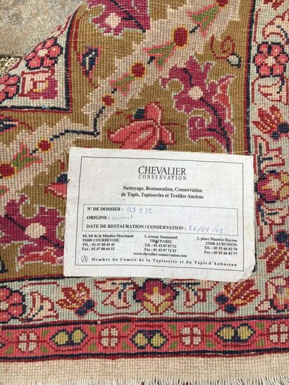 PERSIA XXth century

Wool carpet with reserve...