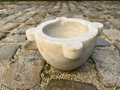 White marble mortar from Carrara

H.22.5,...
