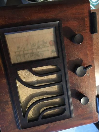 Poste de radio en bois de placage, la Voix...