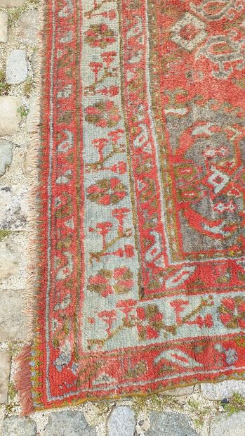 SMYRNE

Square carpet on red background

3,12...