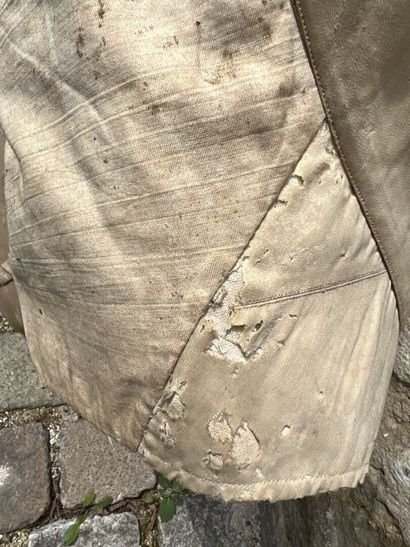 Gilet d'enfant, XVIIIème siècle 



Acci...