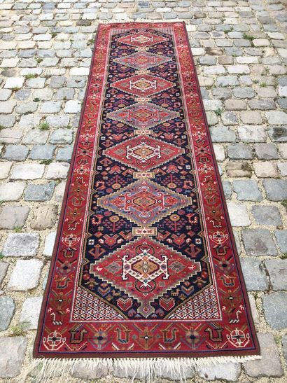 CAUCASUS, XXth century

Woolen gallery carpet...